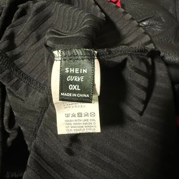 Shein Curve Black with Red Heart Cropped Cami size 0XL - Picture 5 of 5